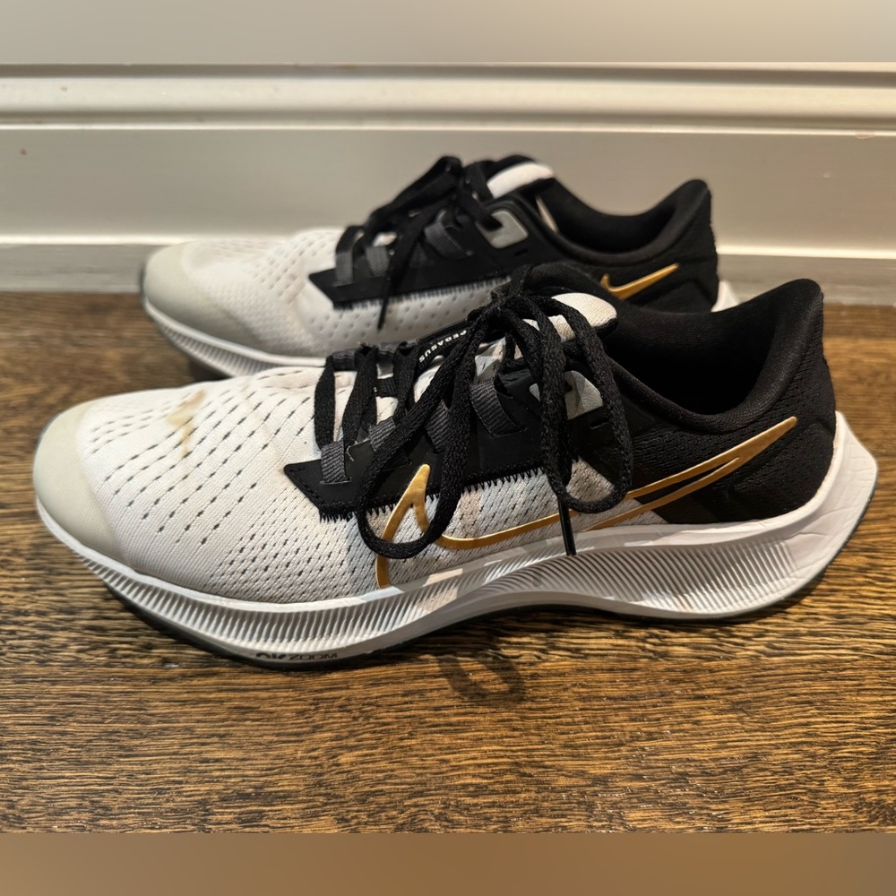 Nike Air Zoom Pegasus 38. Youth 7 (Women’s 8.5)